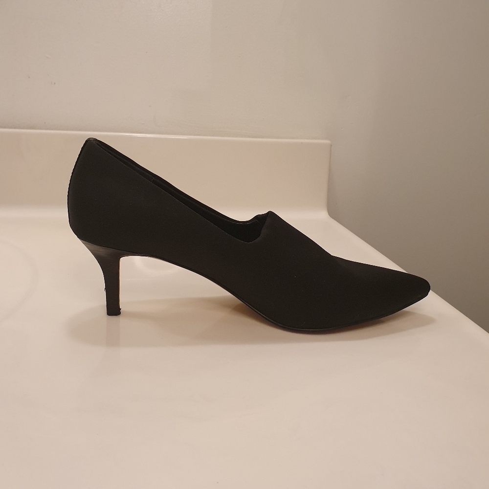 Black Donald Pliner Pumps